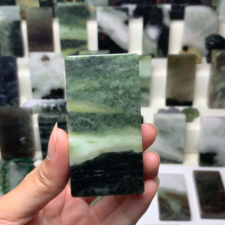 独山玉未镶嵌颈饰