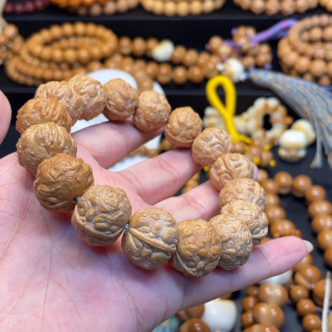 吊坠猴头核桃微瑕蟾王手串