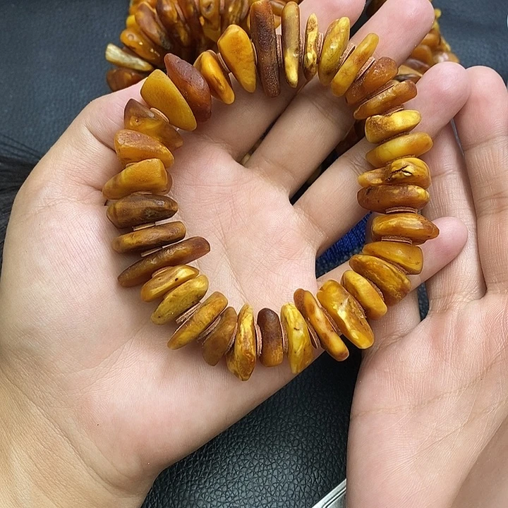 灞***奔未镶嵌颈饰琥珀手串