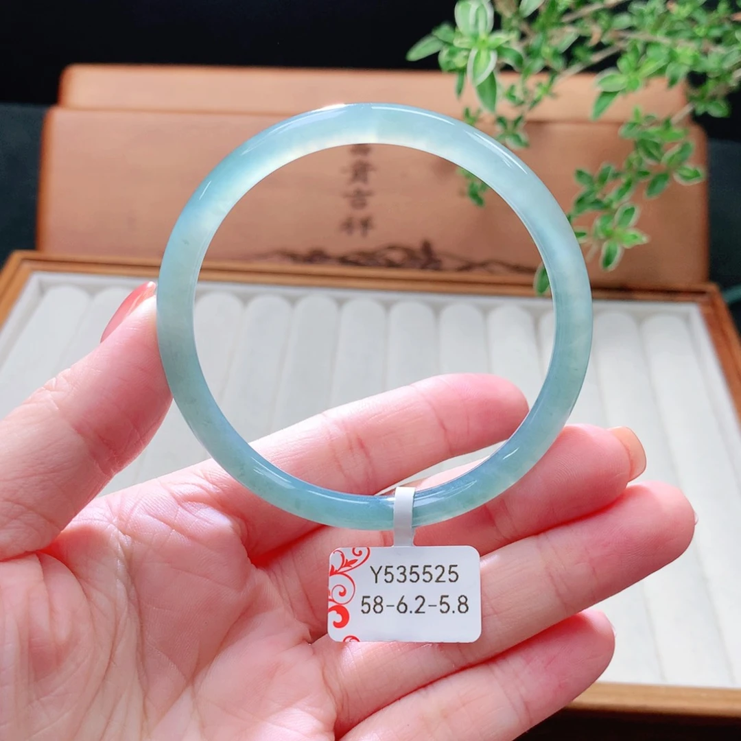 未镶嵌手镯（圆镯）翡翠