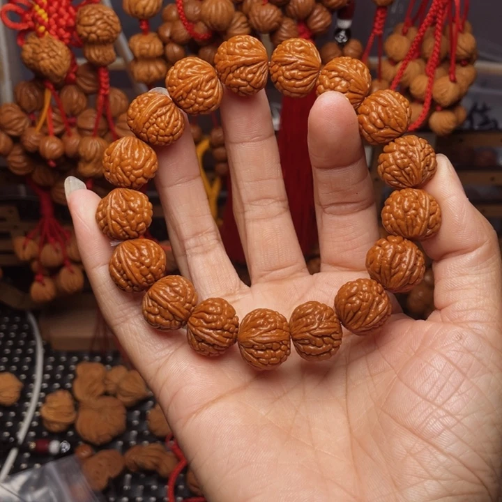 木质类龙纹桃枭挂件