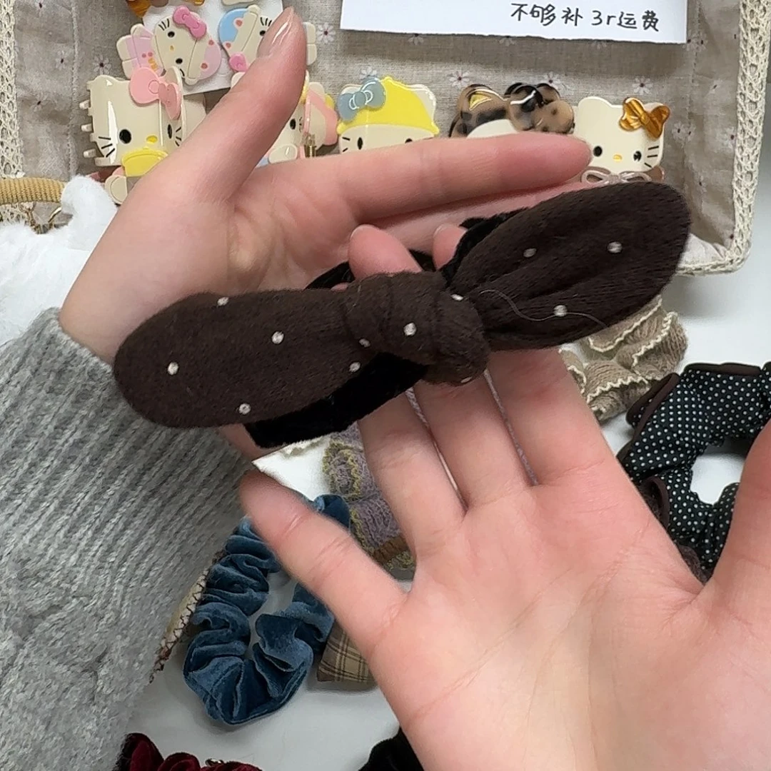 皮质非金属棕色兔耳朵