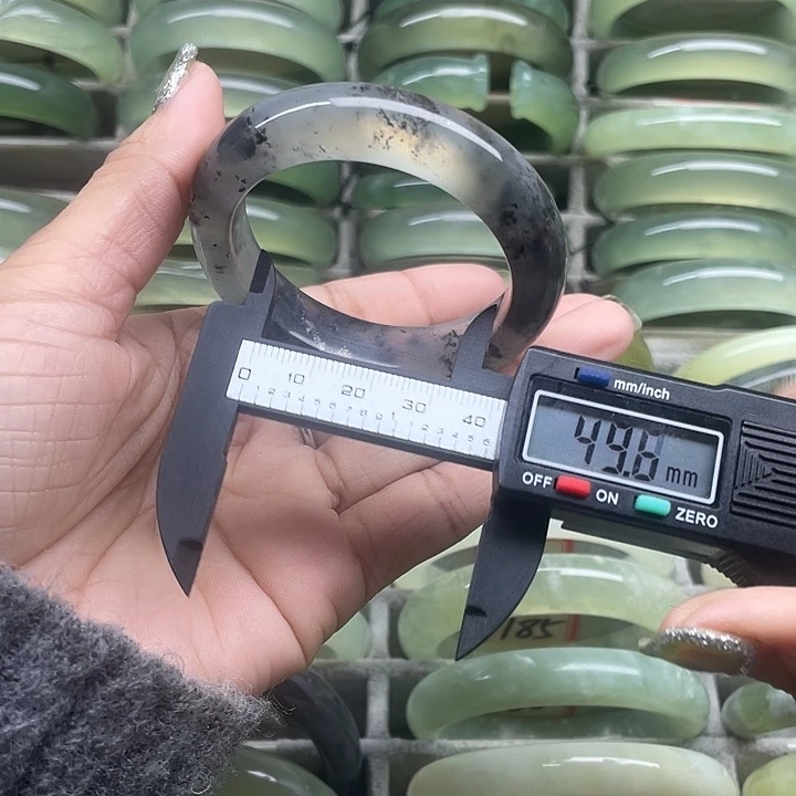 蛇纹石玉未镶嵌手镯188