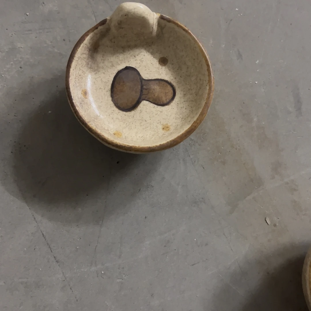 陶瑕疵蘑菇料碟一个