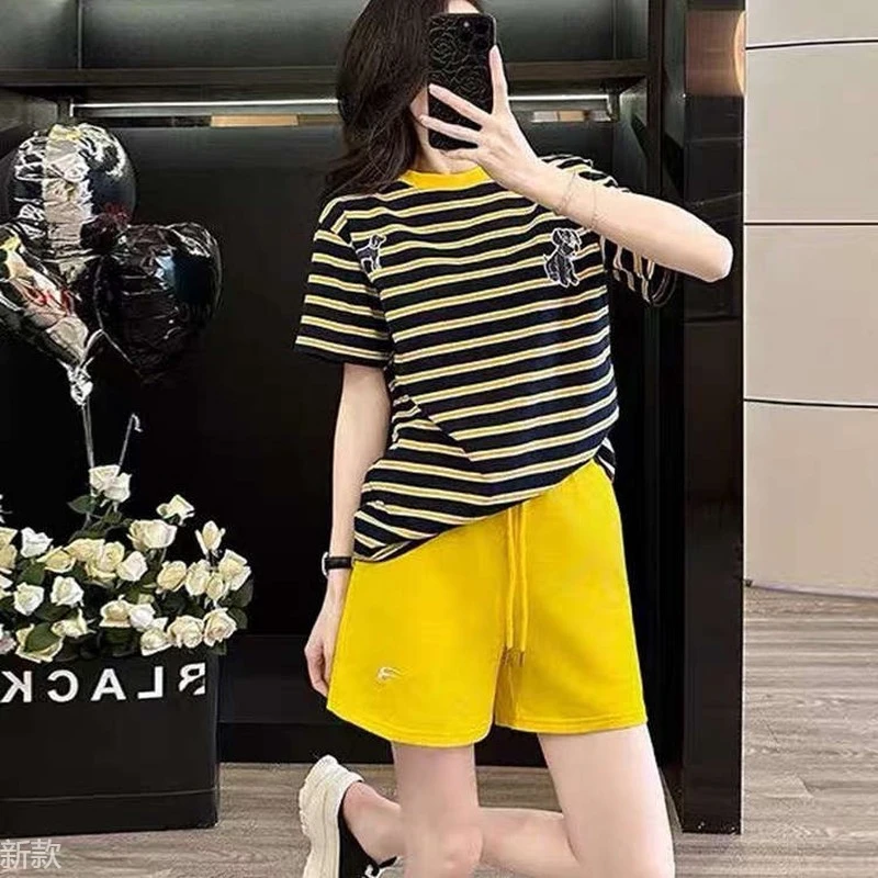 时尚减龄休闲运动套装女夏季洋气显瘦条纹短袖T恤黄色短裤两件套