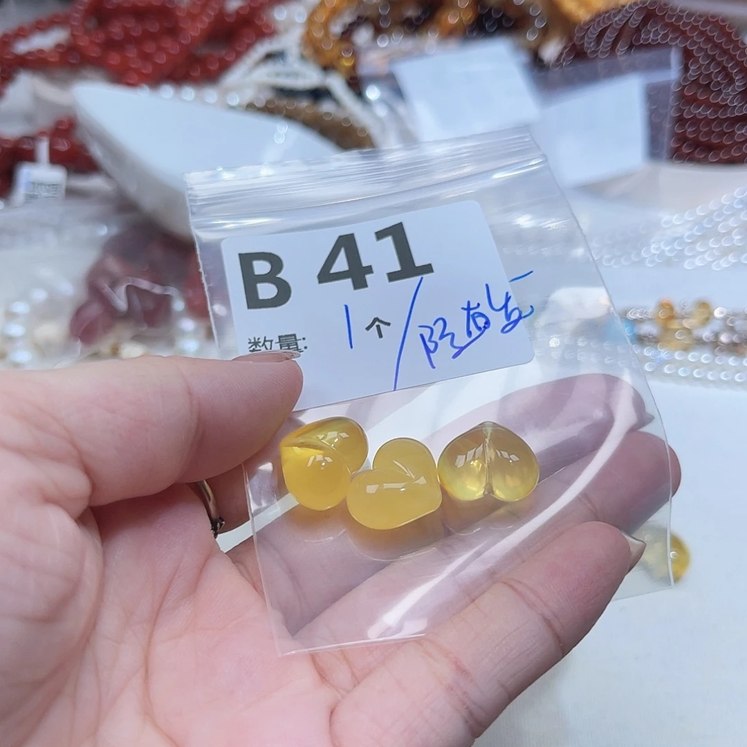 蜜蜡未镶嵌珠宝奇石B41。