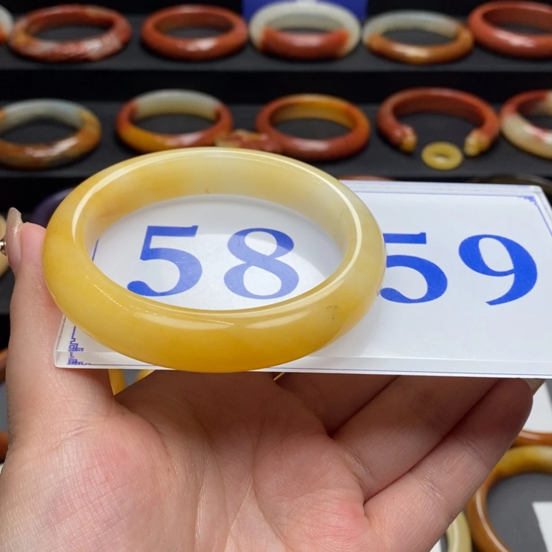 石英质玉（黄龙玉）手镯未镶嵌