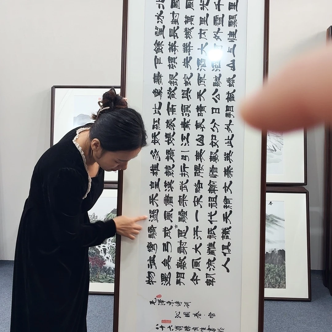 小****国画手绘作品210×60尺寸