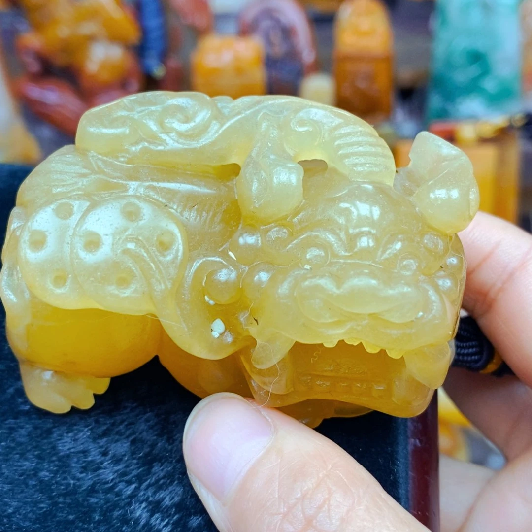 石英质玉（黄龙玉）未镶嵌颈饰