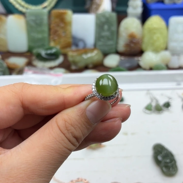 宸***颈饰未镶嵌和田玉