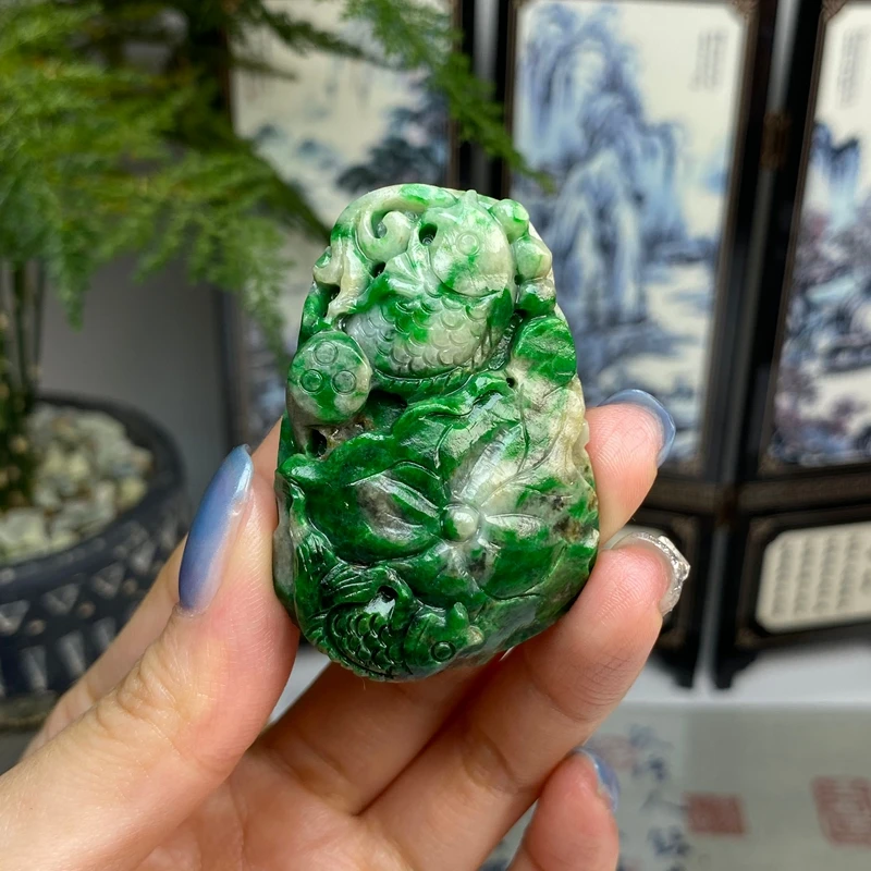 毛货 飘阳绿荷叶鱼挂件 天然翡翠A货