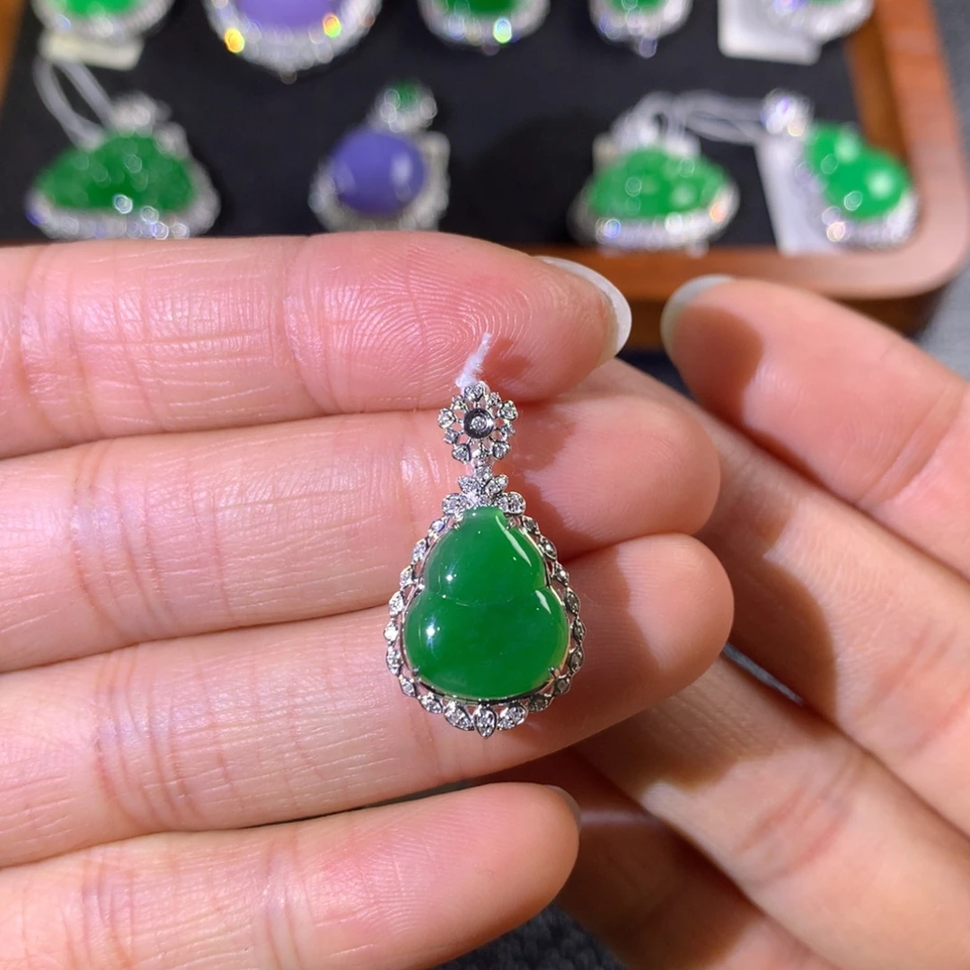 翡翠18K金镶嵌颈饰翡翠