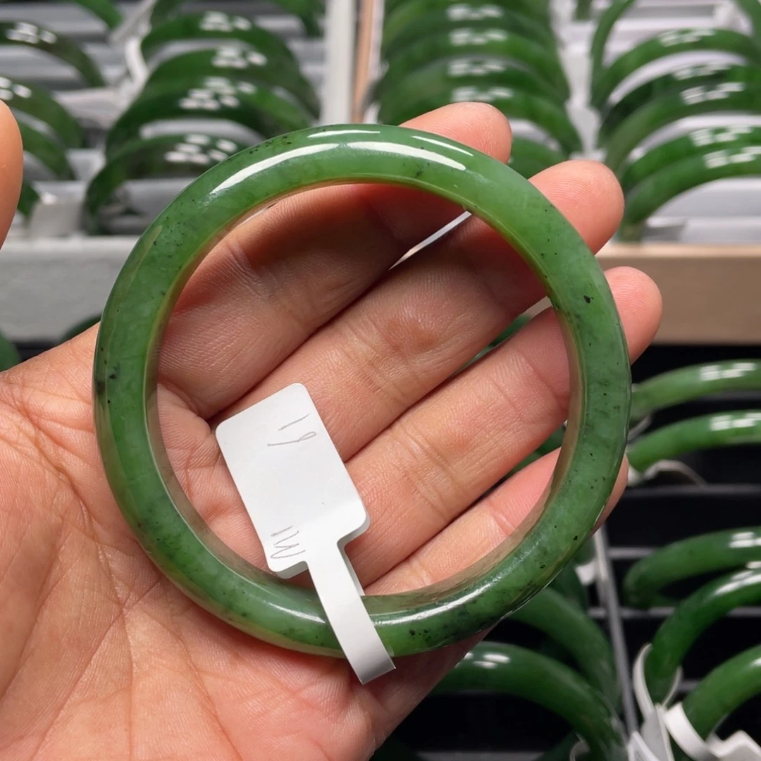 和田玉（碧玉）未镶嵌手镯