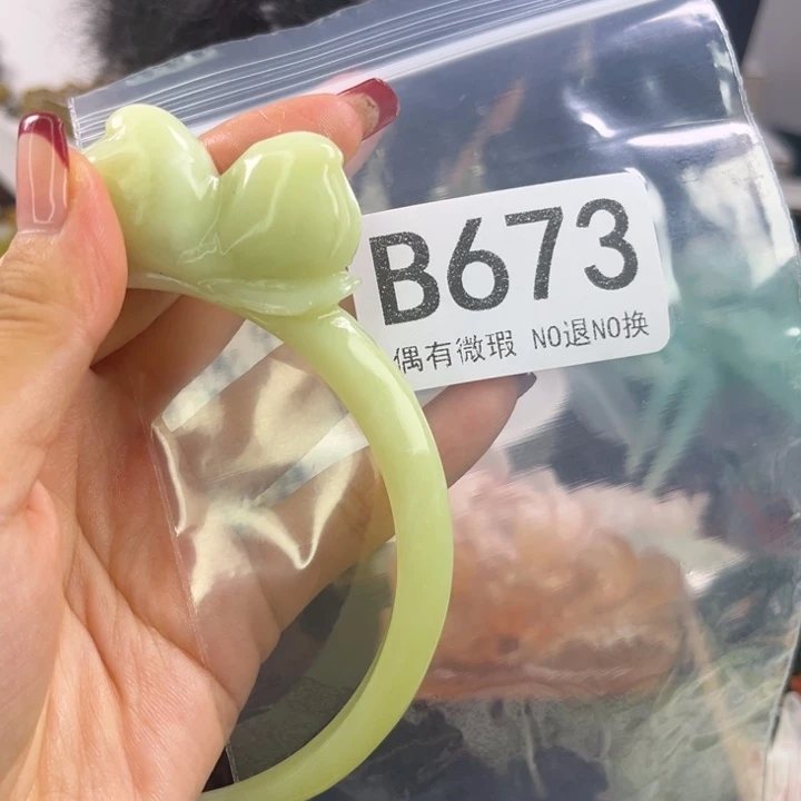 未镶嵌岫玉发饰汪****?
