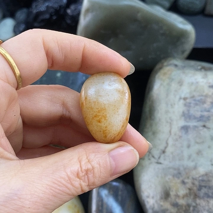 贤***祖未镶嵌和田玉（糖玉）挂件