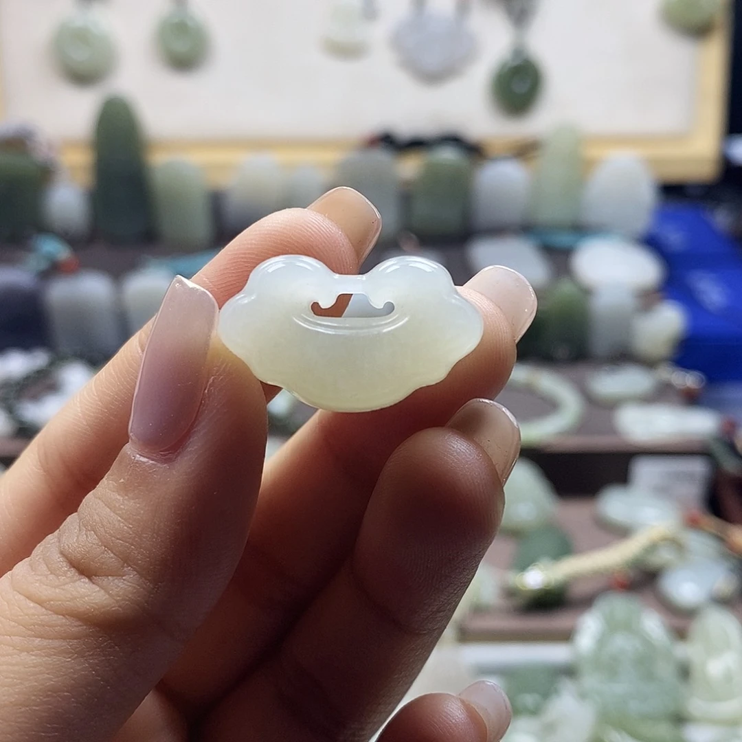 和田玉未镶嵌颈饰祥云锁25mm