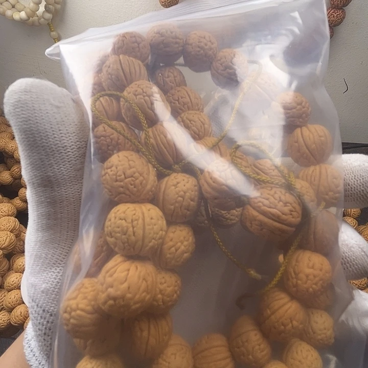 @***恩桃核吊坠桃核的大小可以说为中小型植物