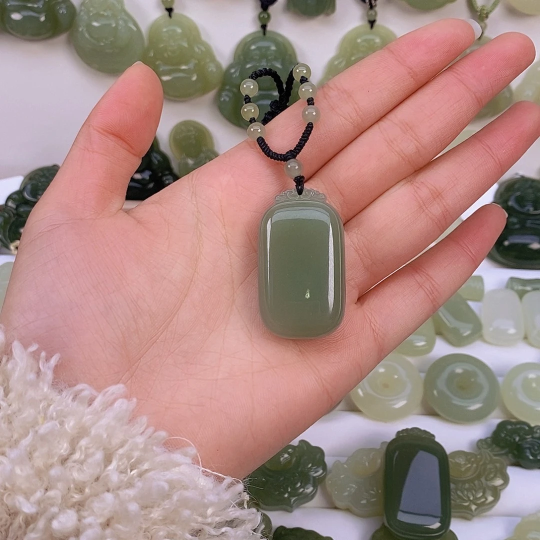 没***户和田玉未镶嵌颈饰