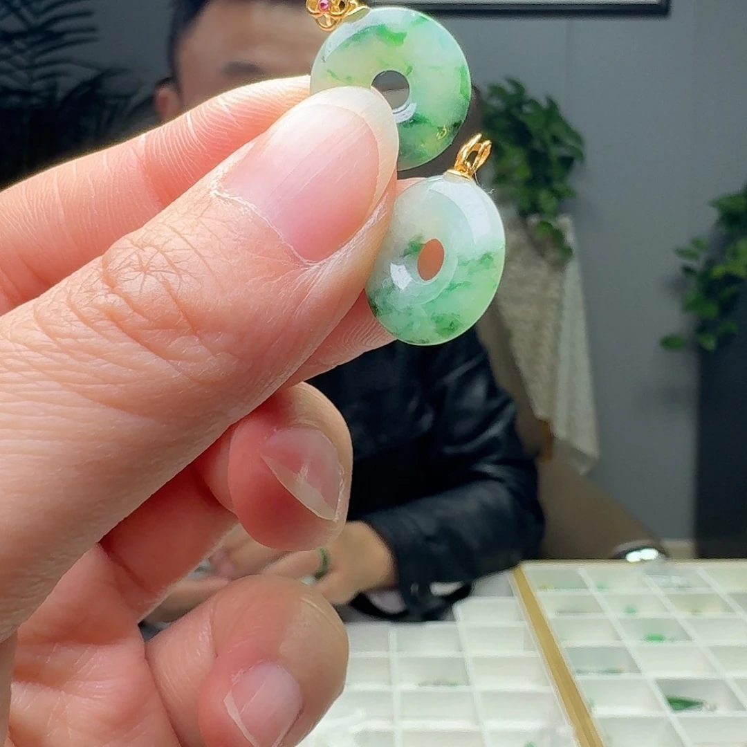 翡翠18K金镶嵌吊坠(不含链)多样性发货其一