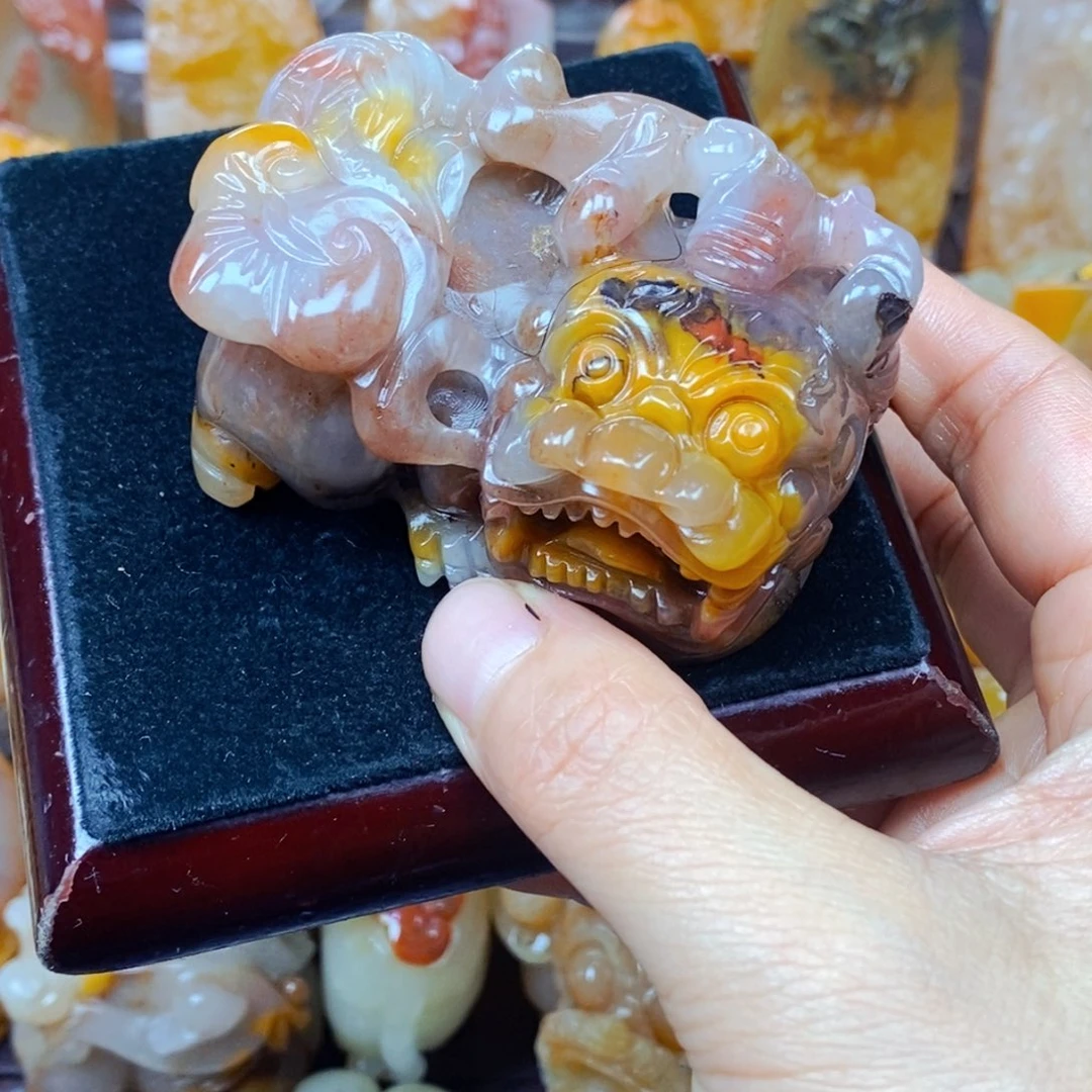 石英质玉（黄龙玉）未镶嵌颈饰