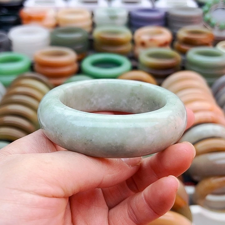 未镶嵌手镯（圆镯）石英质玉