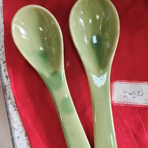 瓷片盘子，碗，瓶子，沙锅，茶壶，微瑕疵！