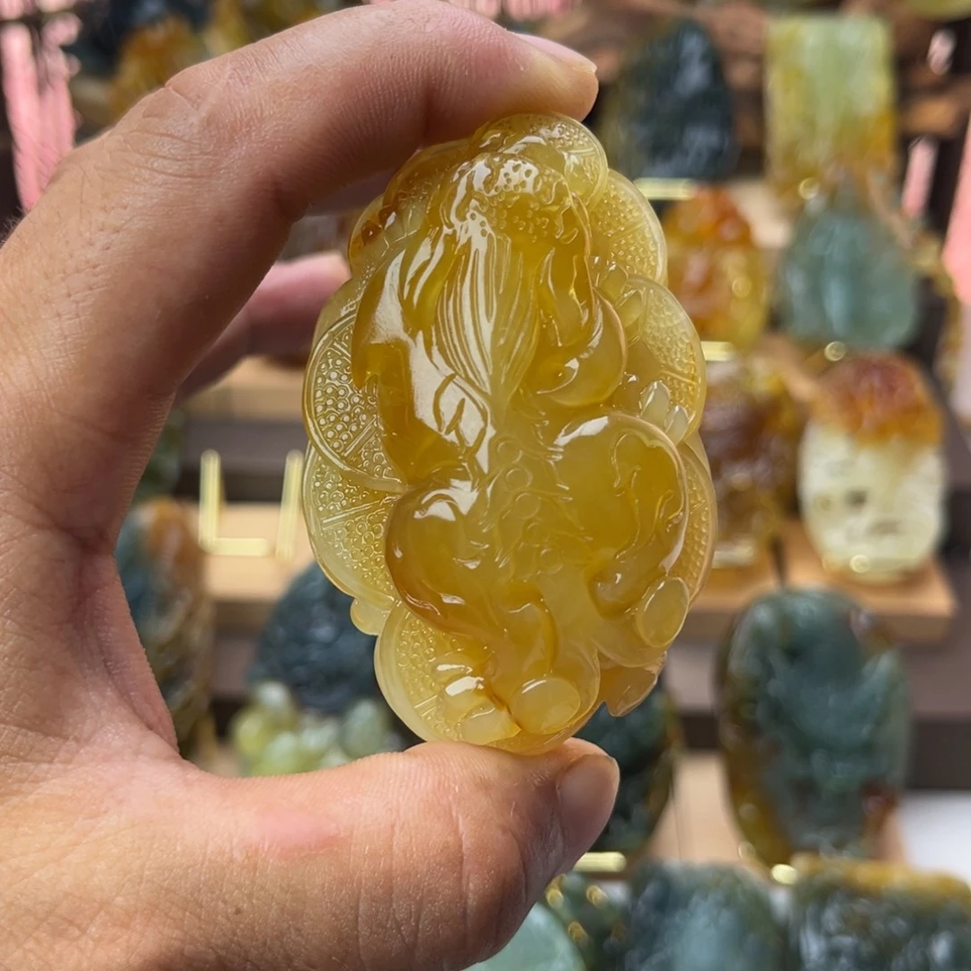 依***恋未镶嵌蛇纹石玉颈饰