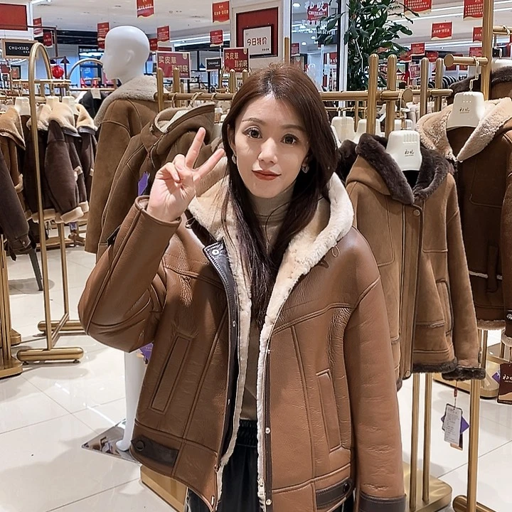 初晓皮草外套搭配