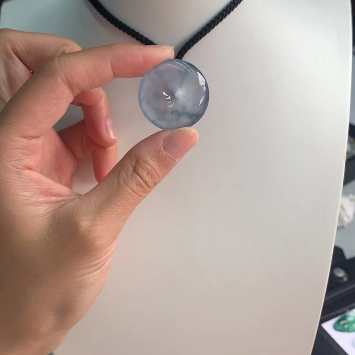 翡翠挂件未镶嵌……