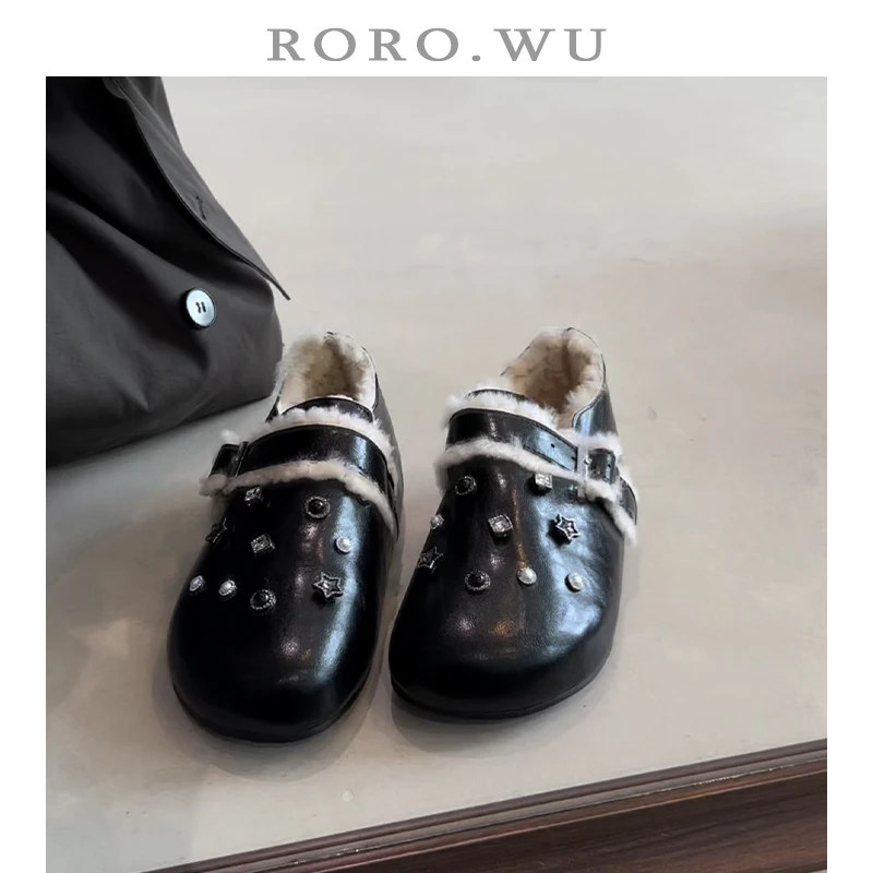娆娆吴·牛皮复古水钻皮带扣加绒毛毛鞋秋冬新款全包勃肯鞋女E39