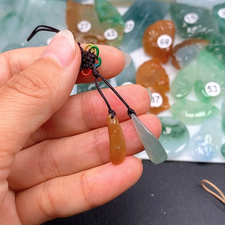 翡翠未镶嵌颈饰随型