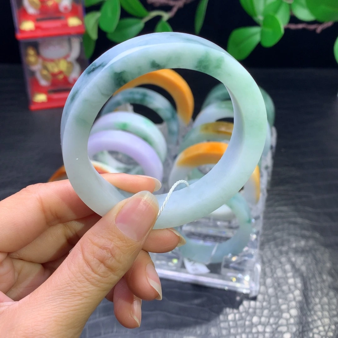 定制翡翠未镶嵌手镯