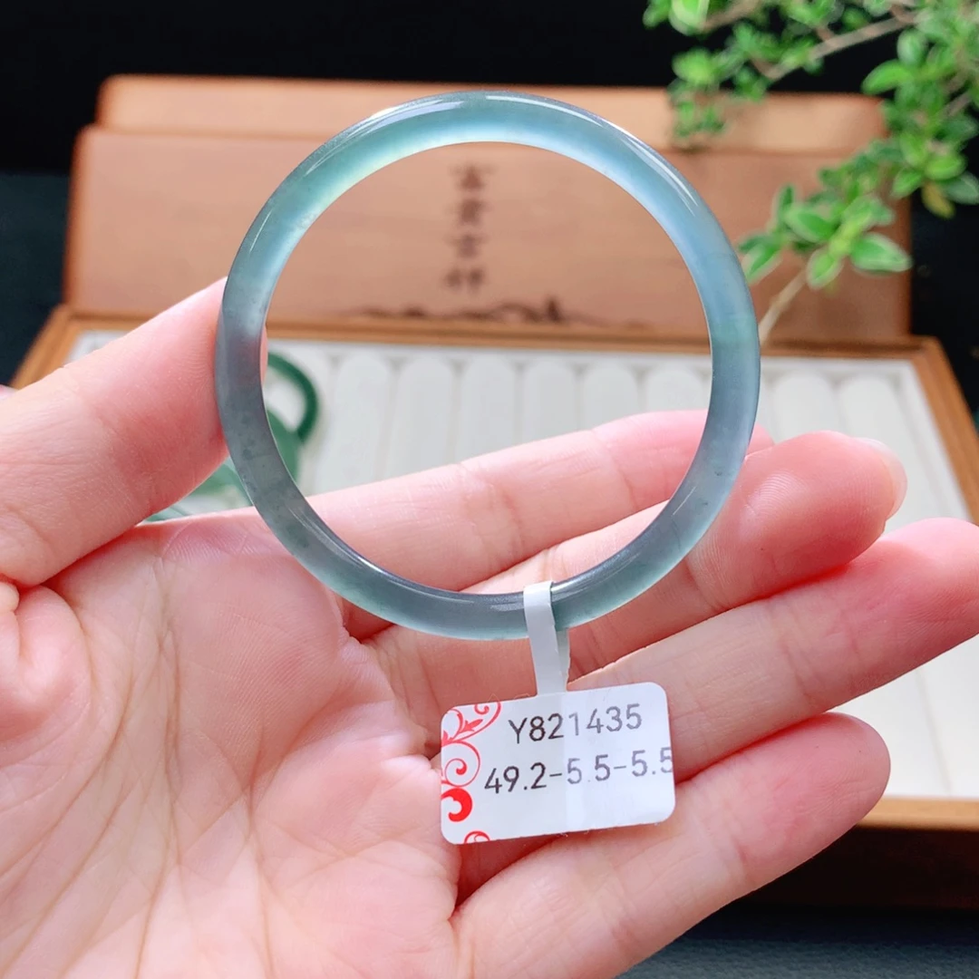 未镶嵌手镯（圆镯）翡翠