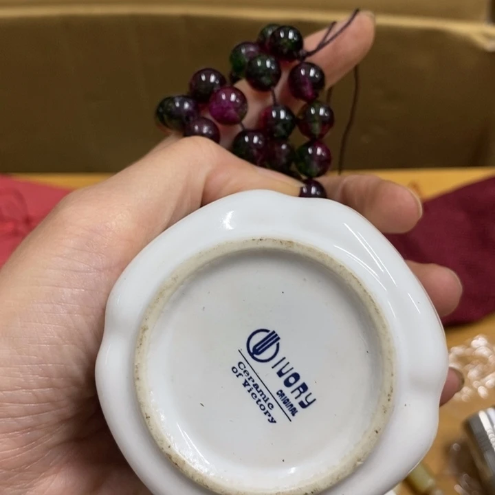 玉***）瓷中古工艺品一件