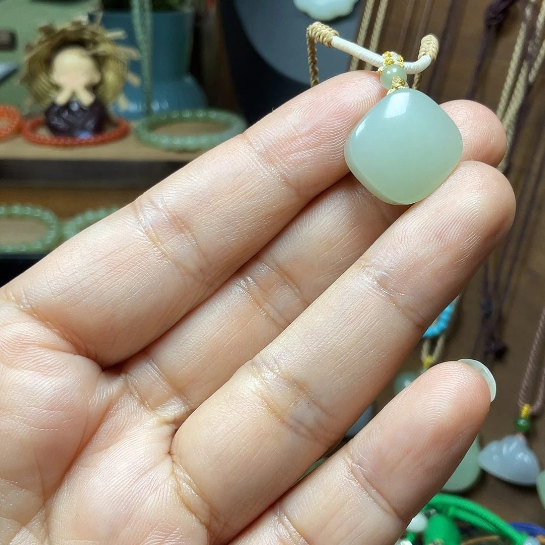 和田玉未镶嵌颈饰