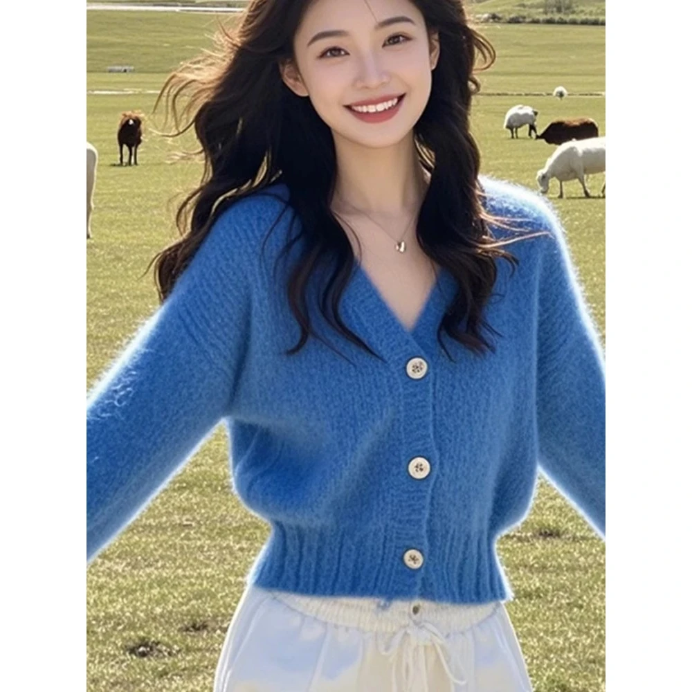软糯感浅蓝V领针织短开衫女2025秋冬新款柔和宽松风毛衣适合小个