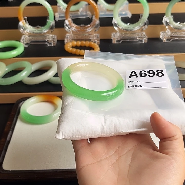 王***王非金属时尚东陵手镯698