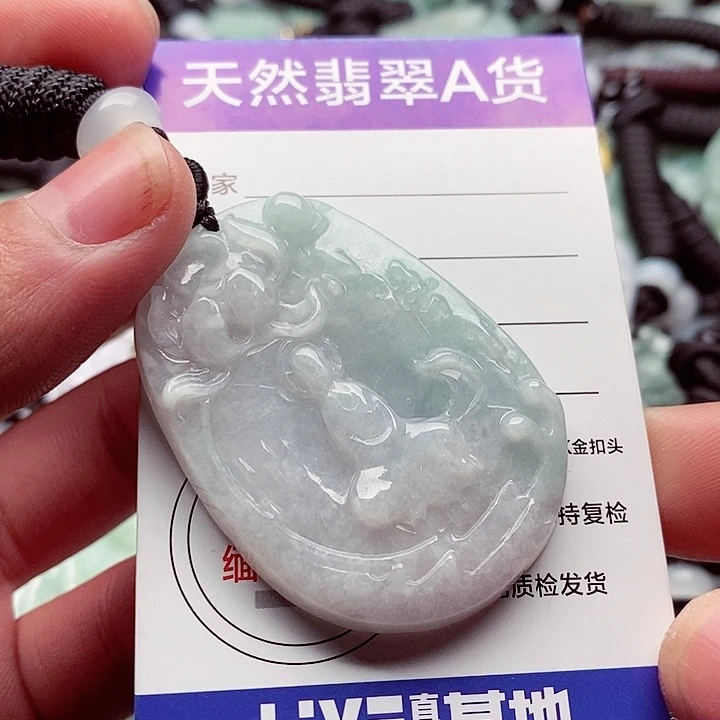 翡翠挂件未镶嵌翡翠