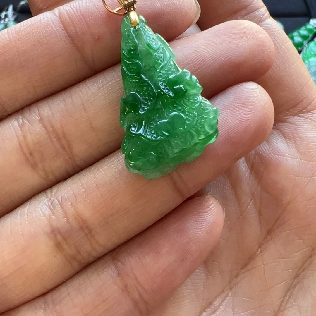 翡翠颈饰18K金镶嵌翡翠