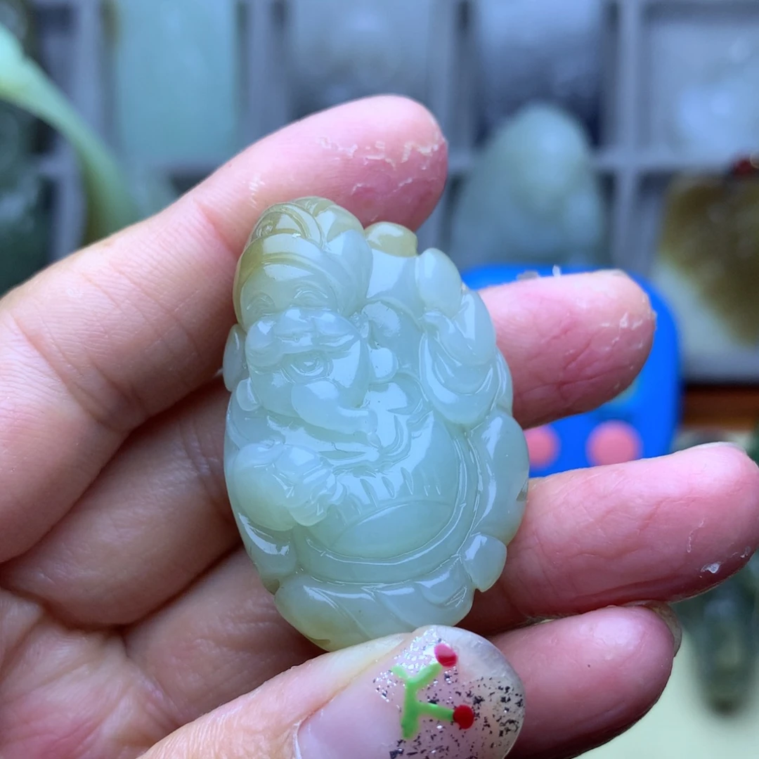 和田玉未镶嵌颈饰怪****人