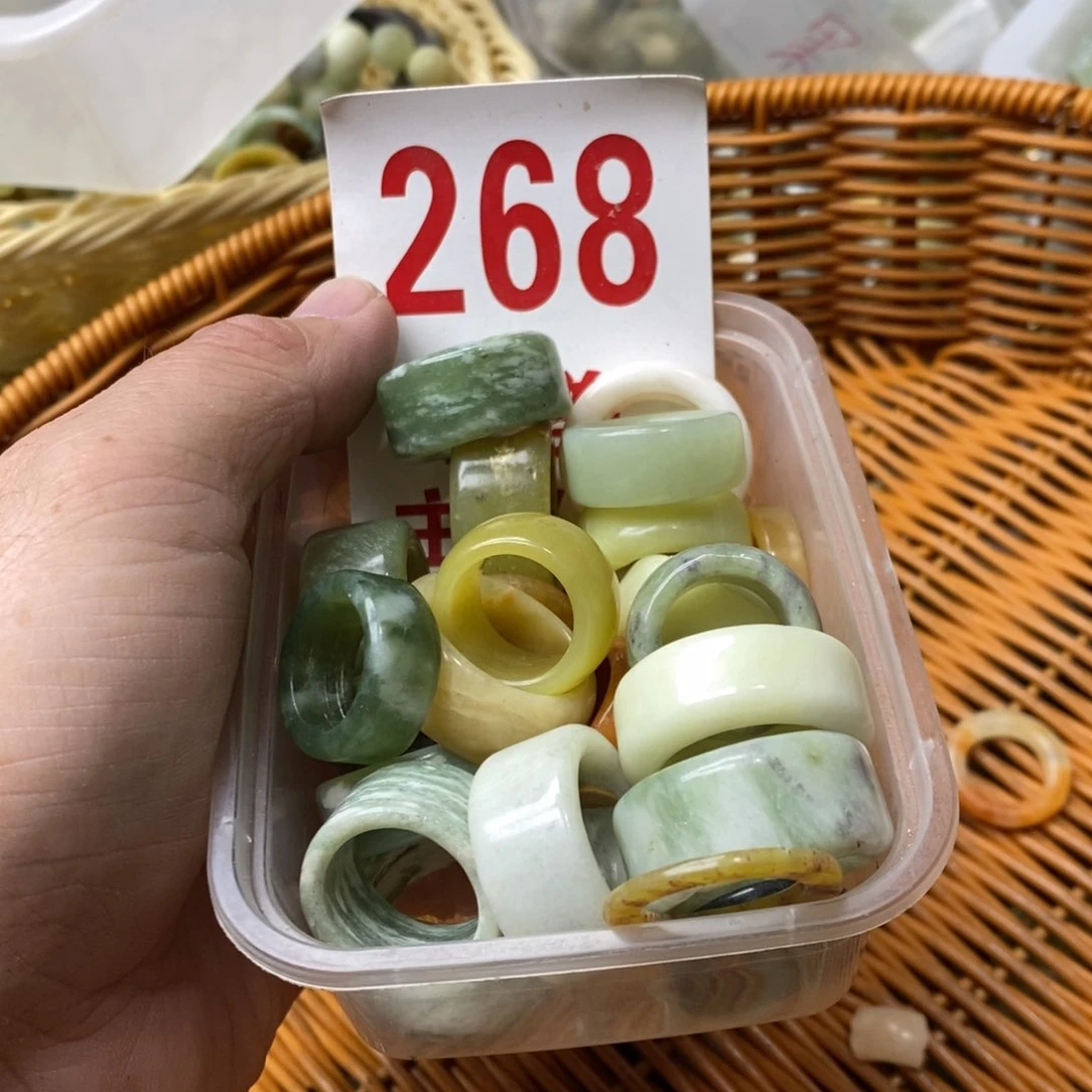 蛇纹石玉挂坠未镶嵌
