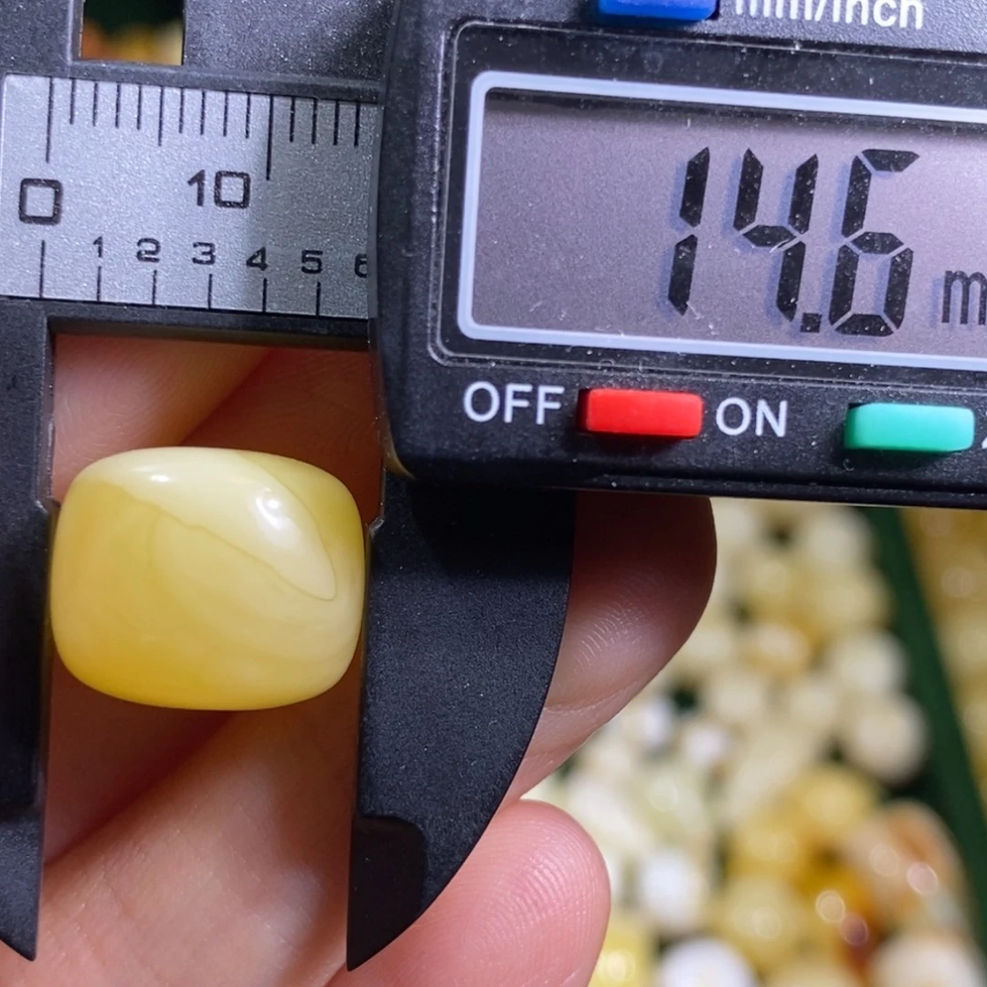 蜜蜡未镶嵌裸石配饰