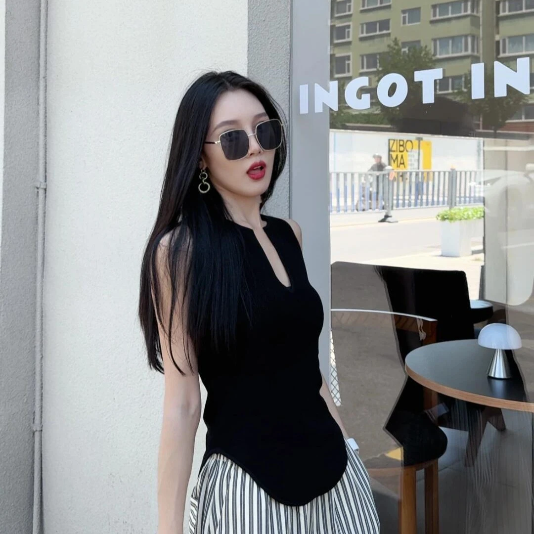 同款今年2025新款夏季休闲简约韩版无袖背心上衣搭配气质时尚百搭