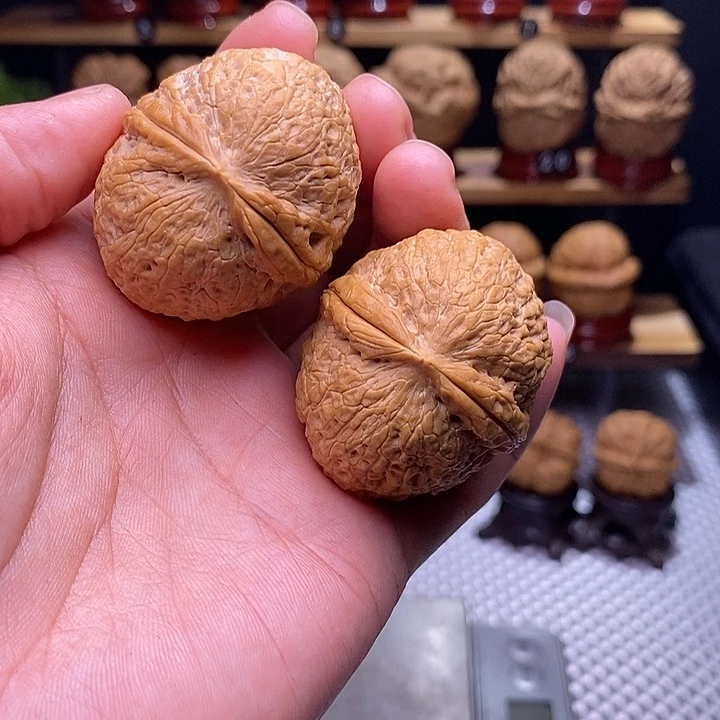 文玩核桃吊坠红狐元宝35