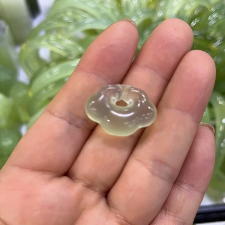 合金蛇纹石玉吊坠