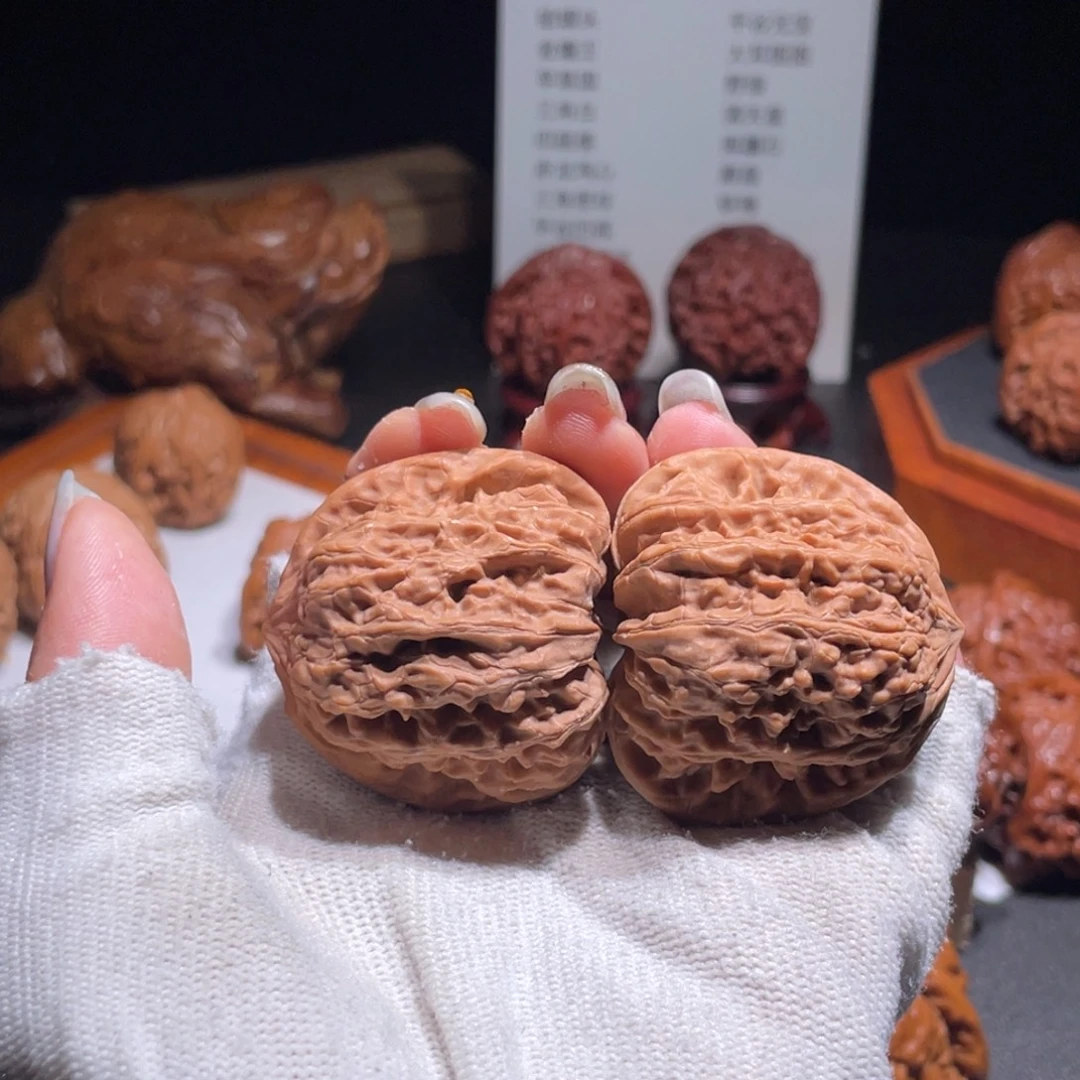 文玩核桃吊坠43.40平谷凹底0971