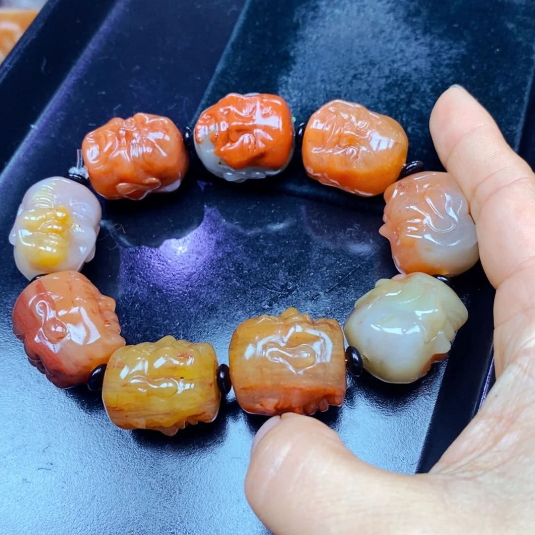 未镶嵌石英质玉（黄龙玉）颈饰