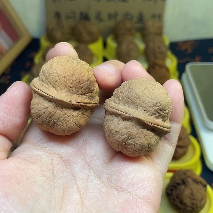 文玩核桃把件47、冰墩墩38