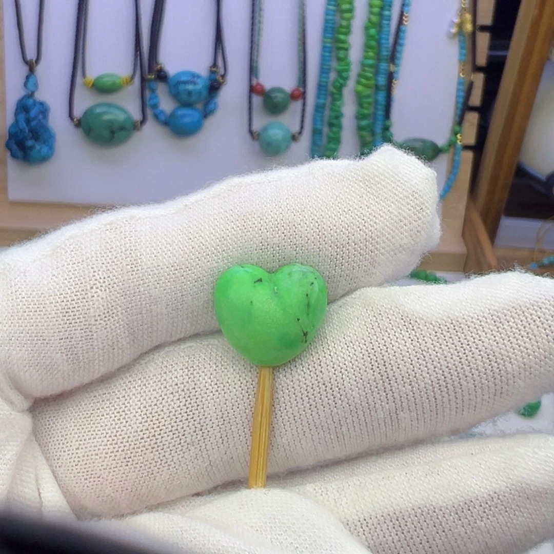 三醋酯纤维菜籽绿爱心吊坠13.3mm兰