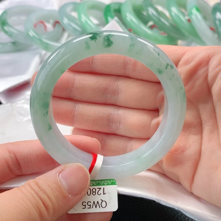 翡翠手镯未镶嵌缅甸A货翡翠手镯